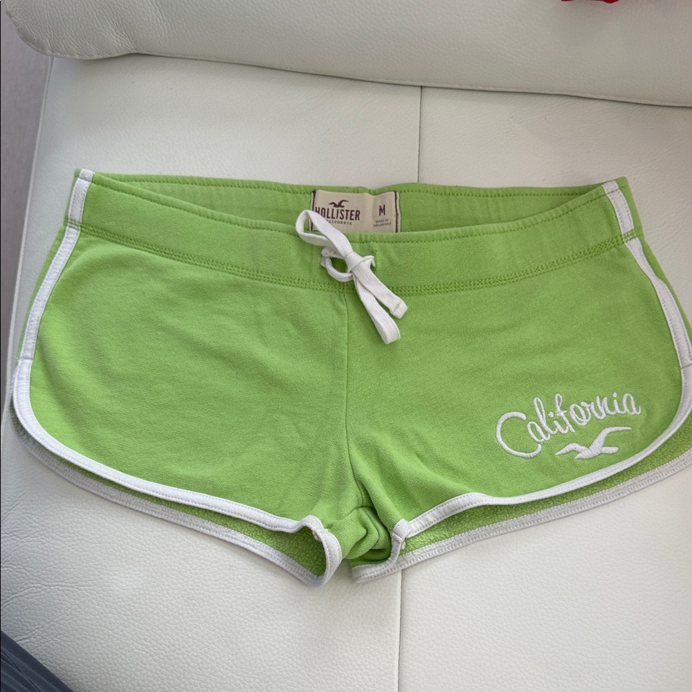 Hollister Green Women's Shorts with White trim EUC
